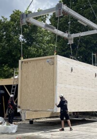 Montagestart für Interim Gymnasium Kreuzgasse: Erste Holzmodule in Köln gesetzt
