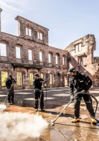 Kärcher Kultursponsoring: Reinigung der Sandsteinböden im Heidelberger Schloss