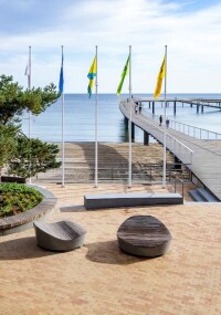 Pflasterklinker prägen den Vorplatz der Maritim Seebrücke in Timmendorfer Strand