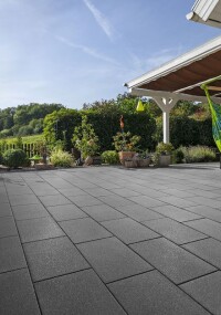 KANNs neue Pheos-Terrassenplatten mit Glitzereffekt