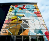 Kunst am Bau: Neue Glasfassade der Probonio Arena eingeweiht