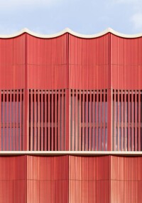 Keramische Fassadenwellen prägen neuen Schulcampus in Hamburg-Altona