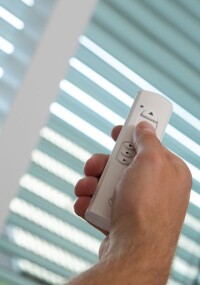 Rademacher empfiehlt automatisierte Rollläden zur passiven Wohnraumkühlung