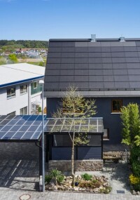 Indach: Komplettsanierung macht Einfamilienhaus zum Energieerzeuger