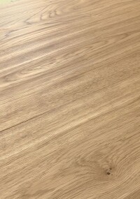 Geschroppte Landhausdielen mit charaktervoller Oberflächenstruktur