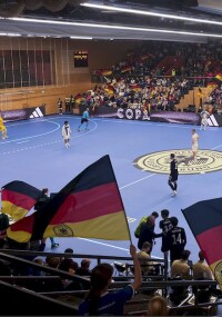 LED-Spielfeldsystem ersetzt permanente Bodenmarkierungen in Sporthallen