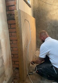 „Wundertüte” Altbau: Holzfaser-Innendämmung gleicht krumme Wände aus