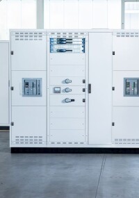 Weiterentwickelte NH-Sicherungslastschaltleisten Fv+ von Hager