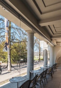 GEZE schafft großflächige Fensterfassade im Betonhaus Poznań