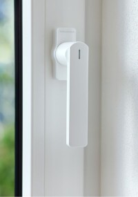 Smarter Fenstergriff lässt sich per App ver- und entriegeln