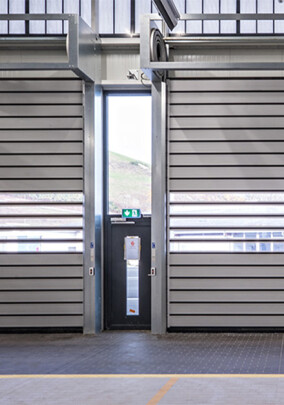 Efaflex rüstet Wartungshalle der Verkehrsbetriebe Karlsruhe mit Schnelllauftoren aus