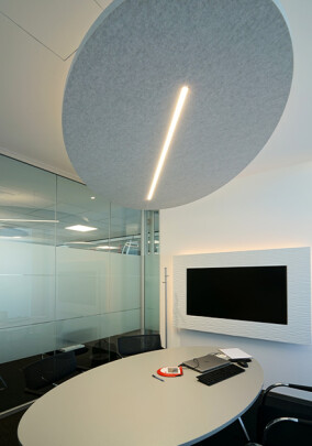 Maßgeschneiderte Elemente für ein integratives Licht- und Akustikkonzept