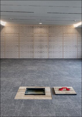 Lindner Loop: Aufbereitete Doppelbodenplatten für zirkuläres Bauen