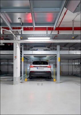 Wöhr Combilift 551 verdichtet Parkraum im Roots Hamburg