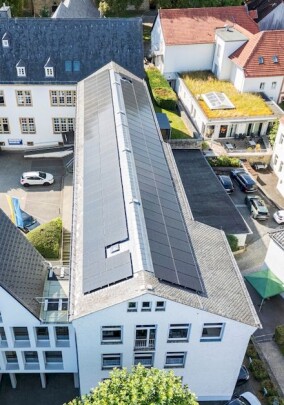 Alwitra erweitert sein Dachsystem Evalon FR für Dachneigungen über 20 Grad