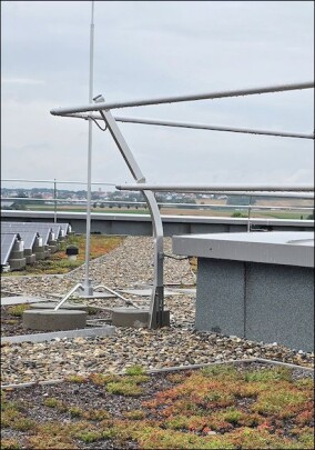 LUX-top sichert Gründach des Förderzentrums Kösching