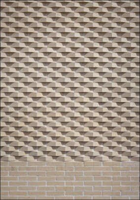 Reliefierte GIMA Klinkerfassade prägt Erweiterungsbau der Berufsschule Regensburg