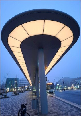 Maßgeschneiderte LEDs für Haltestelle „Hockeyschläger”