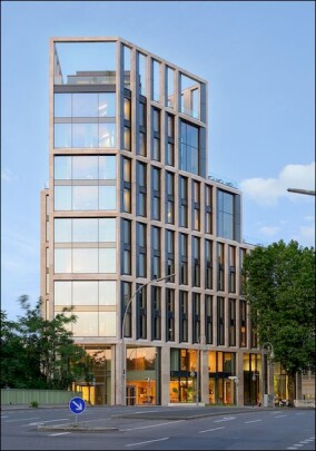 Berlin Hyp Zentrale „B-One” mit DGNB Platin, Diamant und ESG-Verifikation ausgezeichnet