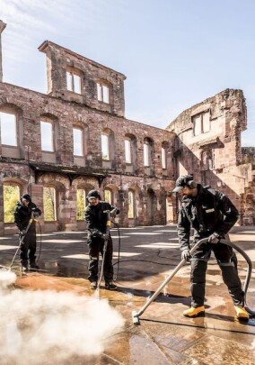 Kärcher Kultursponsoring: Reinigung der Sandsteinböden im Heidelberger Schloss