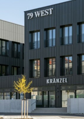 Tonality-Keramikfassade für ehemaliges Autohaus in Straubing