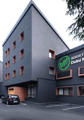 Sto nutzt Altreifen für Bindemittel von Fassadenfarbe