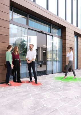 Intelligentes Türsystem „MotionIQ” für Schiebetüren