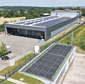 Elsner baut Eigenversorgung mit Photovoltaik und Batteriespeichern aus