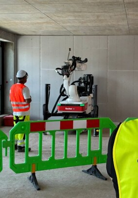 Fischer Baubots im Einsatz für 16.000 Bohrlöcher