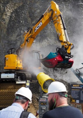 Steinexpo 2026: Über 20 Baumaschinen zeigen ihr Können im Live-Einsatz