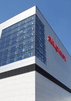 Aluplast investiert in neues Hochregallager am Standort Karlsruhe