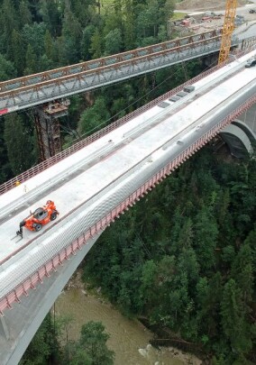Bridge-Fix: Bemessung von Brücken­kappen­veran­kerungen
