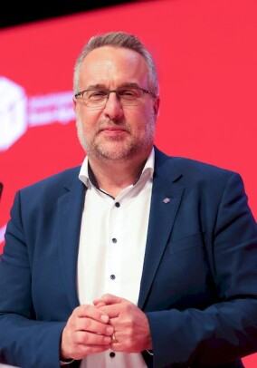 Carsten Burckhardt ist neuer Bundesvorsitzender der IG BAU